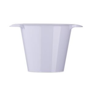 Balde de Gelo Personalizado SP em mesa de bar com bebidas